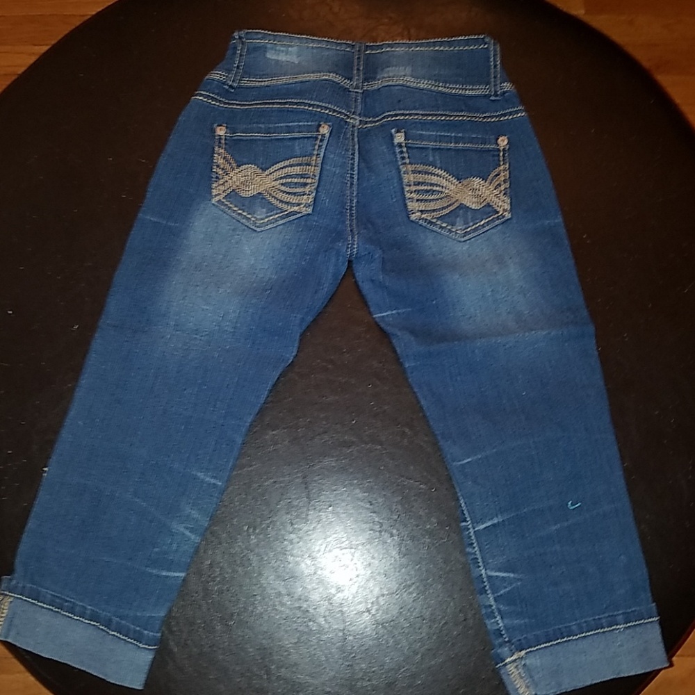 Distressed Capris - Picture 4 of 5